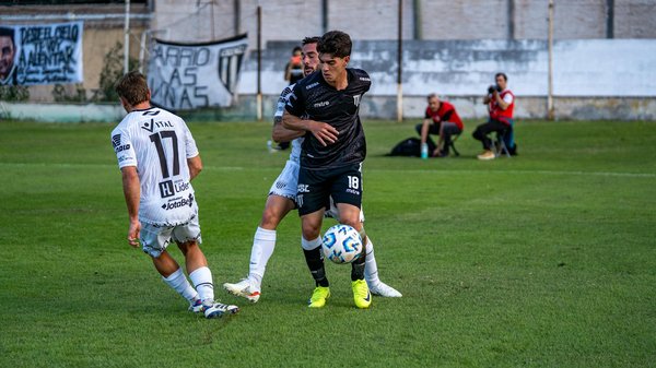 Perfecting archery in breezy conditions: proven techniques to enhance accuracy for windy shots