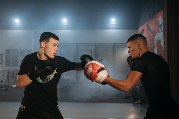 Unleash your inner pro: essential techniques to enhance free kick accuracy in football